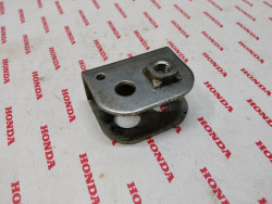 Support clignotant arrière droit CM125T 1981 HONDA 33604-424-720