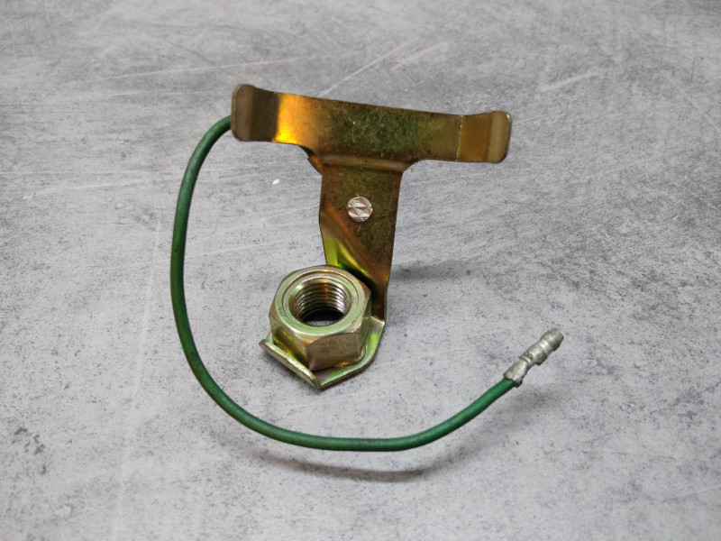 Ecrou cuvelage phare avec fil masse CB250-400T CB250-400N HONDA 61304-413-013