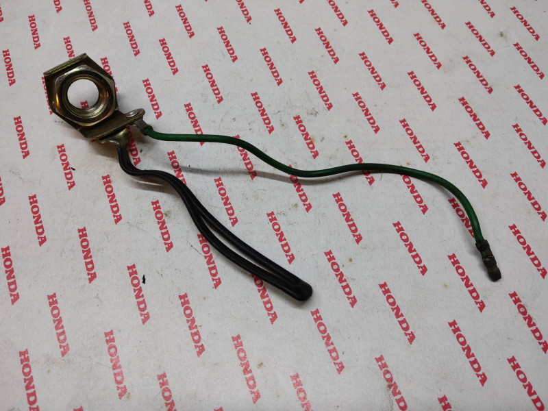 Ecrou fixation cuvelage phare gauche occasion CM125C HONDA 61303-KB4-000OCC