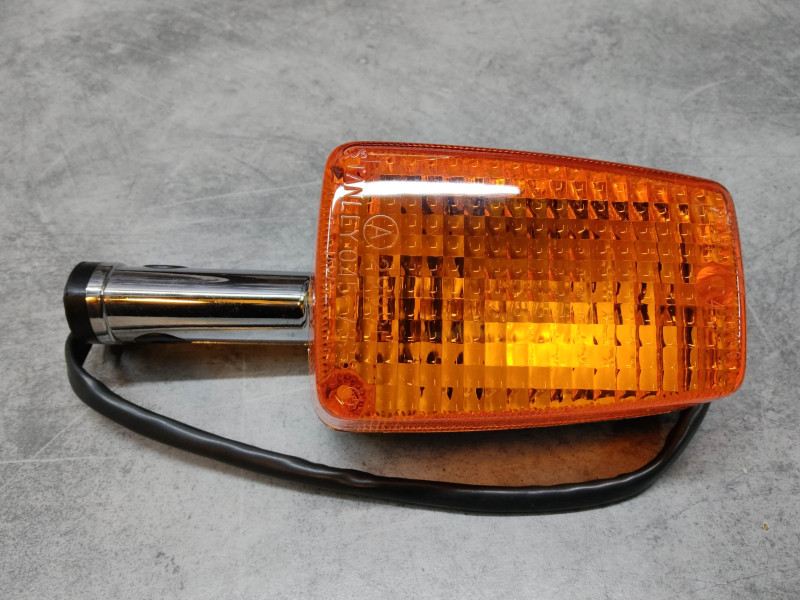 Clignotant avant droit CB650 P/PZ 79 CB750 K/P 79 HONDA 33400-425-603