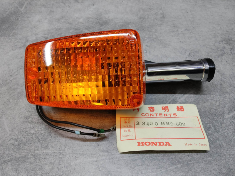 Clignotant avant droit GL1100 1982 HONDA 33400-MB9-602