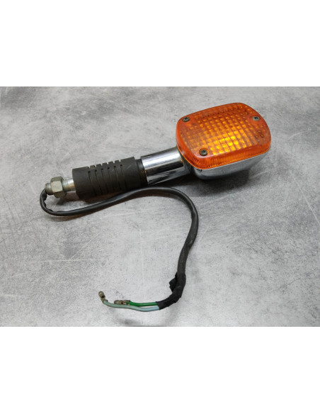 Clignotant AR droit occasion avec vis et tige VF1100C HONDA 33600-MB1-405OCC