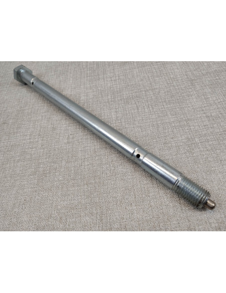 Axe bras oscillant CB250-350 livré avec ses deux graisseurs HONDA 90121-349-690