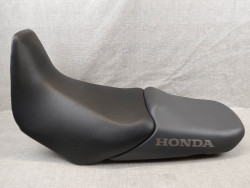 Selle biplace bicolore XL1000 VARADERO 2003/2005 neuve HONDA77200-MBT-D20