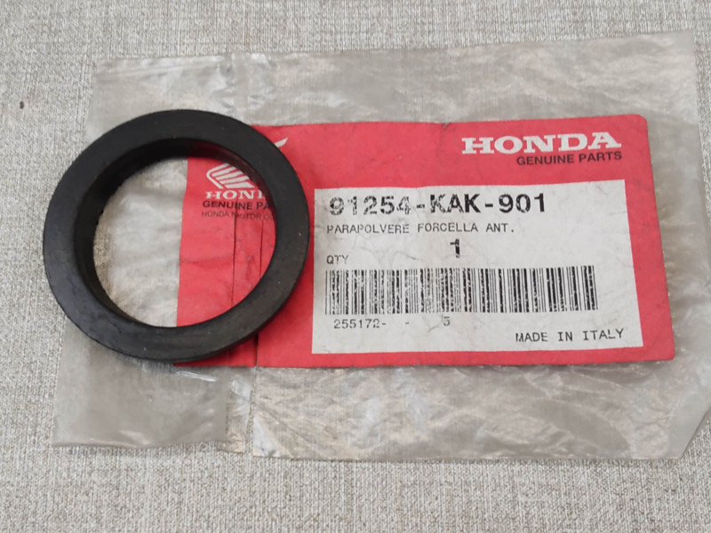 Cache Poussière Honda CRM125R 91254-KAK-901 | Pièce Honda