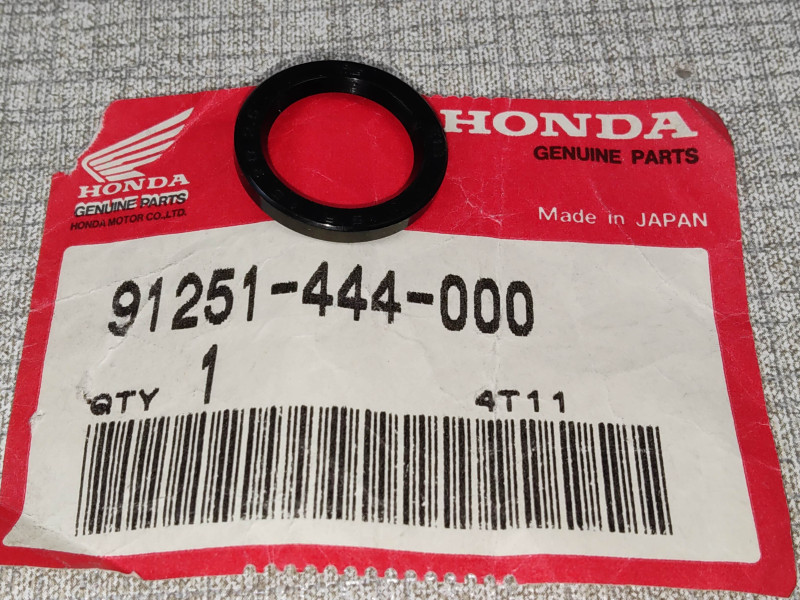 Joint moulé cache poussière 15x20x2.5 HONDA 91251-444-000