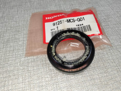 Joint SPI cache poussière 30x47x1 ST1300 HONDA 91251-MCS-G01