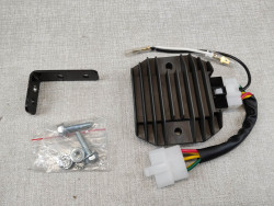 Régulateur / rectifieur HONDA Four (neuf mais monté 1 fois) 03160-300-000P NOS