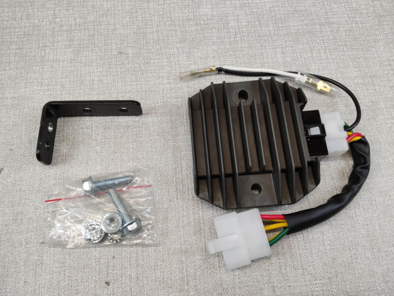 Régulateur Rectifieur Honda Four NOS 03160-300-000P