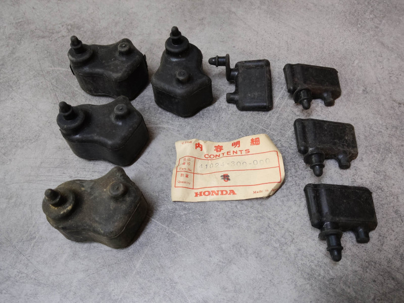 Kit de 8 silent bloc de roue arrière HONDA CB 750 Four NOS 41024-300-000