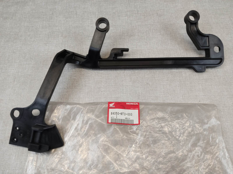 Support sacoche coté gauche de ST1100 1990-2000 neuf origine HONDA 84350-MT3-000