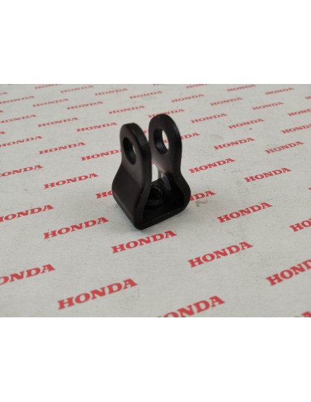 piece de jonction maitre cylindre / pédale CB750 Sevenfifty HONDA 46504-MAH-671