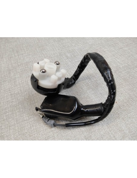 Base sous le contacteur à clé XLV750 R 1983 (D) neuf origine HONDA 35101-MG7-007