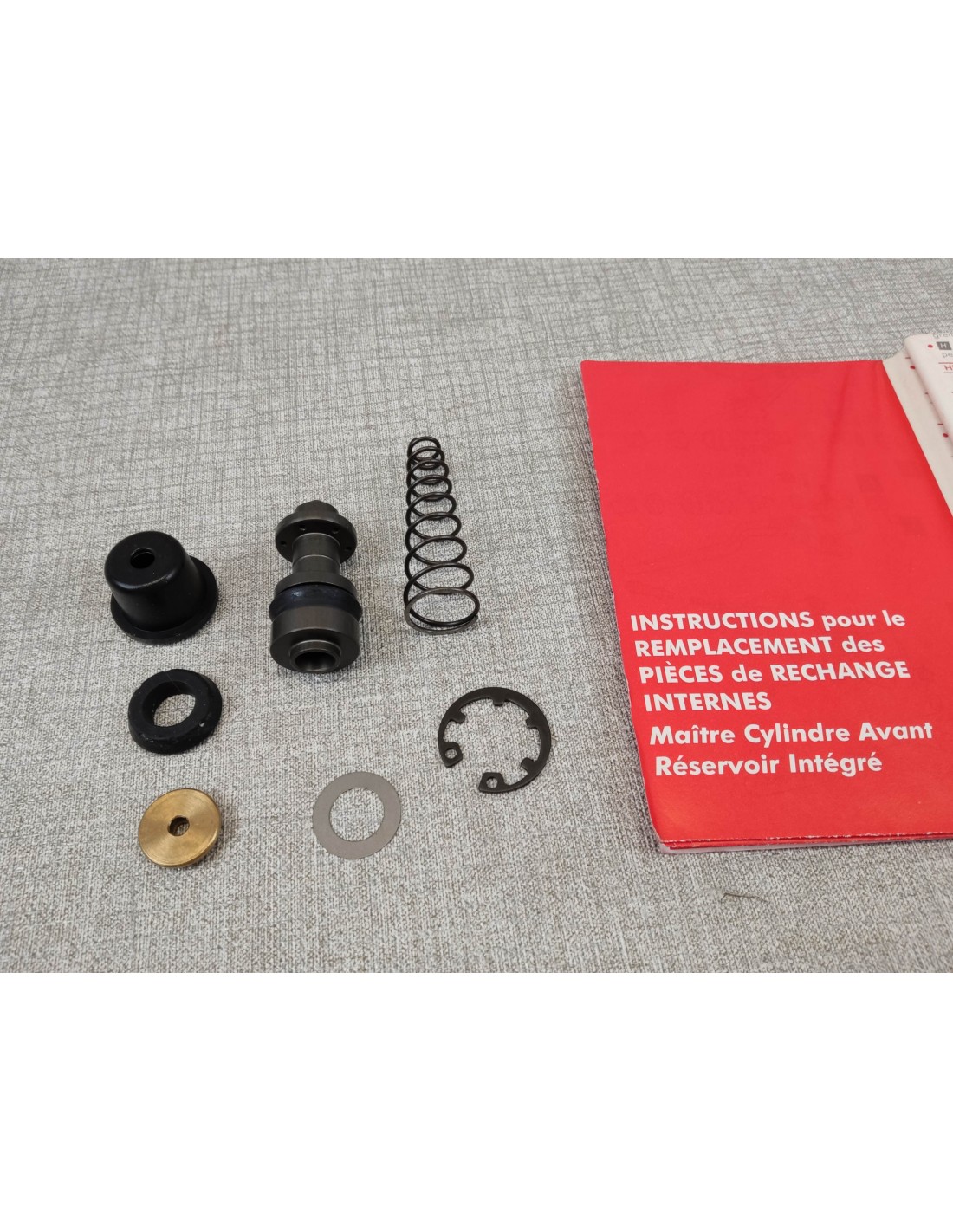 Kit de réparation maitre cylindre NT650V DEAUVILLE 98/2011 HONDA 45530-MBL -611