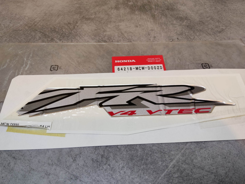 Décor coté gauche type4 de VFR800 02-03 HONDA 64218-MCW-D00ZD