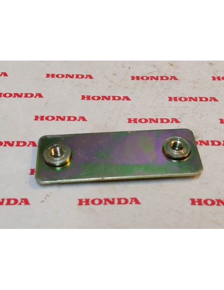 Plaque réglage sous caoutchouc repose pied DEAUVILLE NT650V HONDA 50619-MBL-610