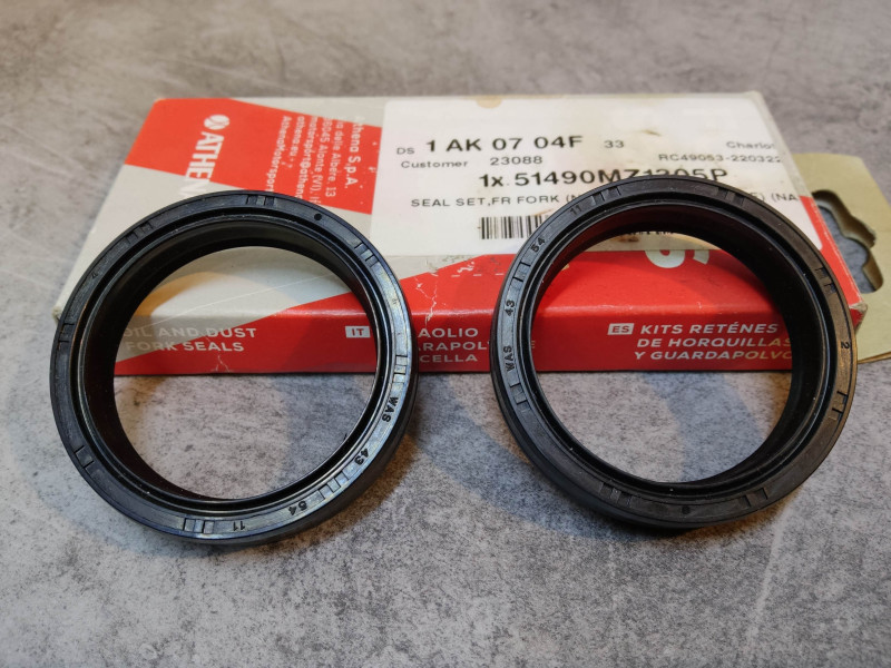 Kit joint spi + cache poussière ADAPTABLE HONDA 51490-MZ1-305P