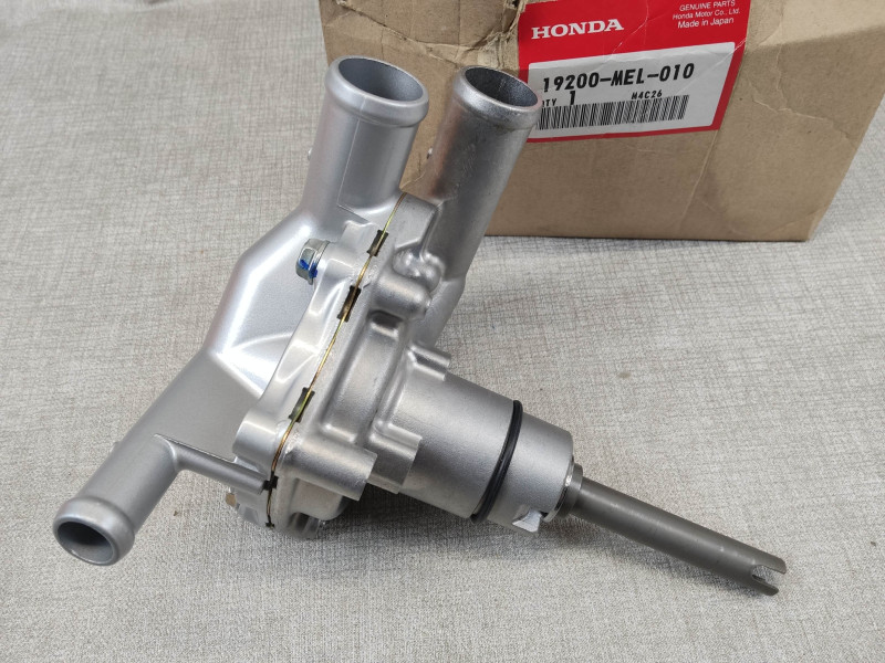 Pompe à eau CBR1000 RR FIREBLADE 2004 HONDA 19200-MEL-010 neuve origine