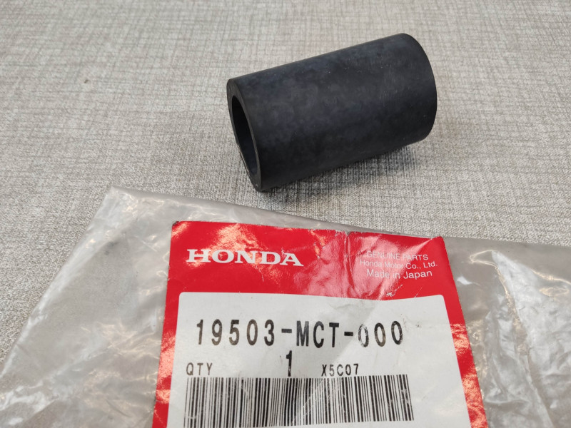 petite durite d'eau A HONDA 19503-MCT-000 sIVERWING 400 et 600 2001/