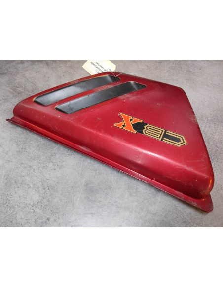 Cache latéral gauche occasion (manque 1 picot) CBX1000 HONDA 83700-422-000OCC