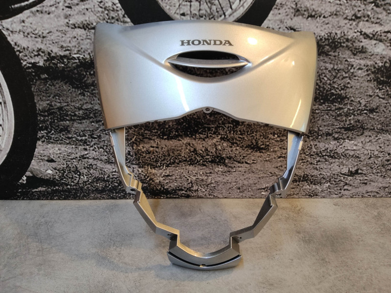 Carénage tete de fourche HONDA SH125 64300-KTF-640ZB