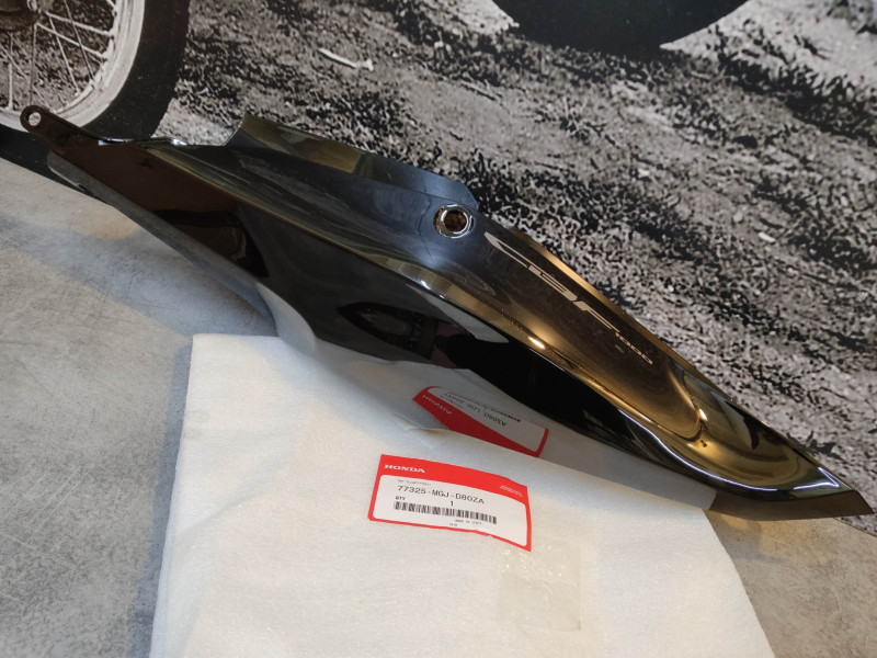 Pièce dosseret ar gauche HONDA CBF1000F 77325-MGJ-D80ZA