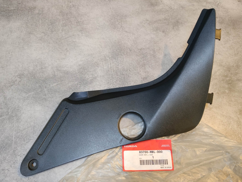 Cache gauche HONDA NT650V DEAUVILLE 83700-MBL-D00