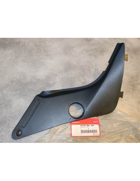 Cache gauche HONDA NT650V DEAUVILLE 83700-MBL-D00