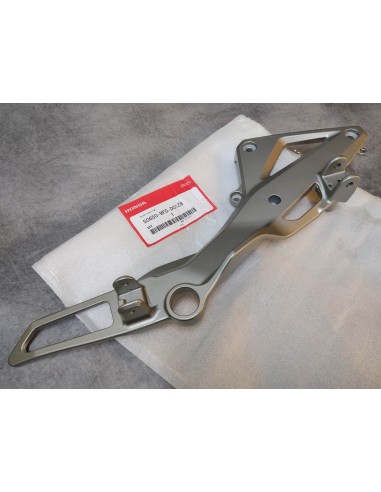 Platine repose pied coté DROIT HONDA CB600F 50650-MFG-D01ZB