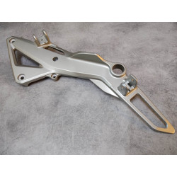 Platine repose pied coté DROIT HONDA CB600F 50650-MFG-D01ZB