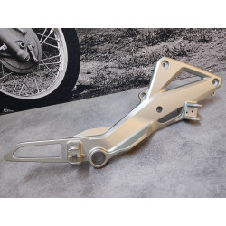 Platine repose pied coté DROIT HONDA CB600F 50650-MFG-D01ZB