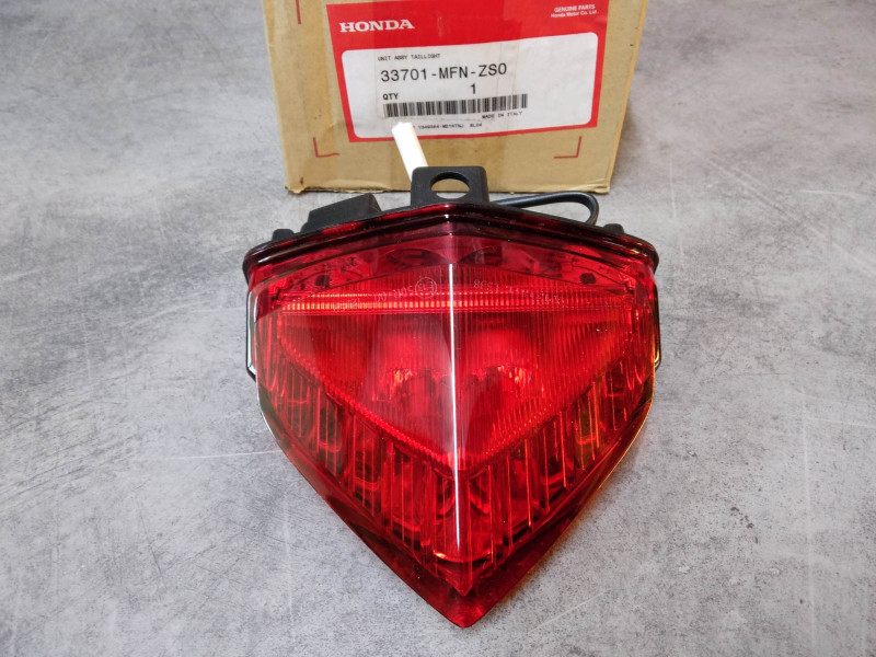 Feu arrière neuf pour CB1000 R non utilisé en France HONDA 33701-MFN-ZS0