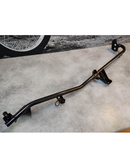 Barre repose pieds coté droit NSS250 A/A1/C/EX/X FORZA HONDA 50610-KSV-J00