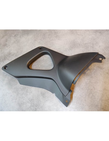 Cache latéral droit XL1000V VARADERO 99-05 HONDA 83510-MBT-610