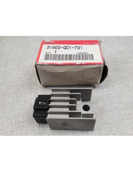 rectifieur régulateur MBX 50 MCX50 MTX50 NH125 NH50 NH80 HONDA 31600-GC1-701