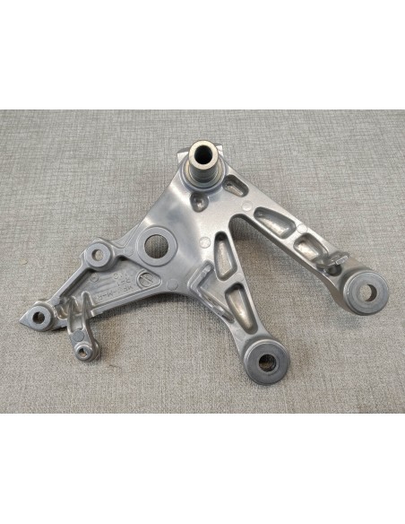 Support de repose pieds AV droit CBR600 RR 2007/2012 HONDA 50600-MFJ-D00
