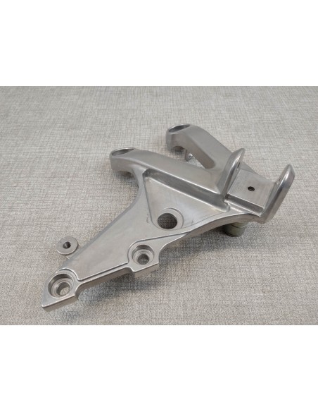 Support de repose pieds AV droit CBR600 RR 2007/2012 HONDA 50600-MFJ-D00