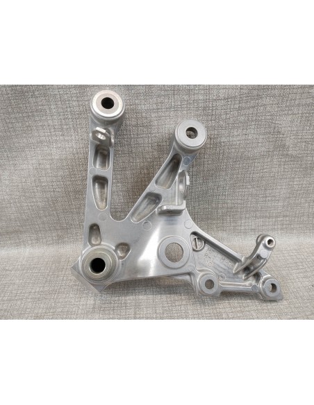 Support de repose pieds AV droit CBR600 RR 2007/2012 HONDA 50600-MFJ-D00