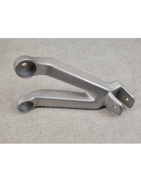 Platine de repose pied AR gauche de CBR900 92-99 Honda 50760-MW0-000