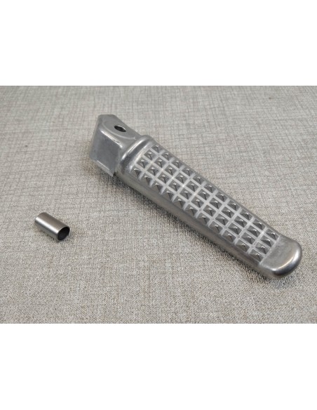 bras de repose pieds droit CB600 F HORNET HONDA 50720-MFG-D00