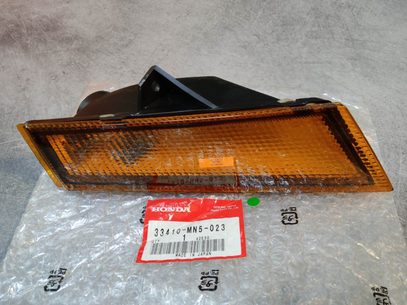 Clignotant avant droit de GL1500 96-00 HONDA 33410-MN5-023