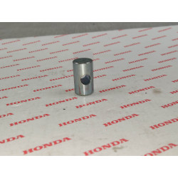Cylindre percé de passage de tige de frein AR dans biellette HONDA 95015-32001