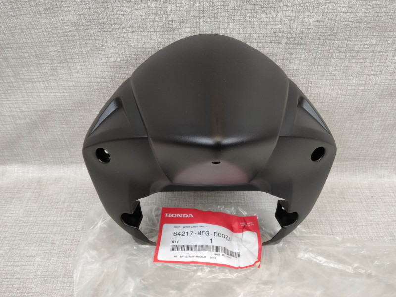 cache sur tableau de bord de CB600F Hornet 2009-2010 neuf HONDA 64217-MFG-D00ZA