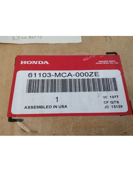 garde boue avant (partie arrière) GL1800 2010/2011 BLANC HONDA 61103-MCA-000ZE