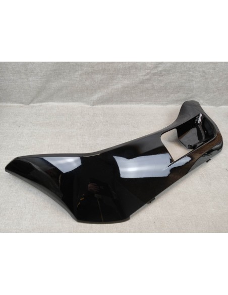couvercle latéral G. noir PCX125 2010/14 avec traces HONDA 64432-KWN-900ZA NOS