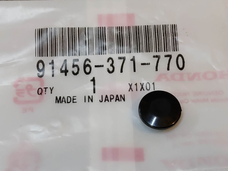 Bouchon plastique noir de vis BTR HONDA 91456-371-770