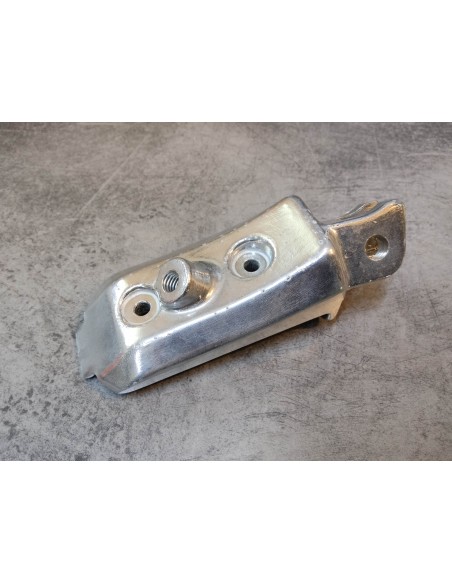 Barre repose pied droit CB1300 NT650 NT700 ST1100 HONDA 50612-MT3-000