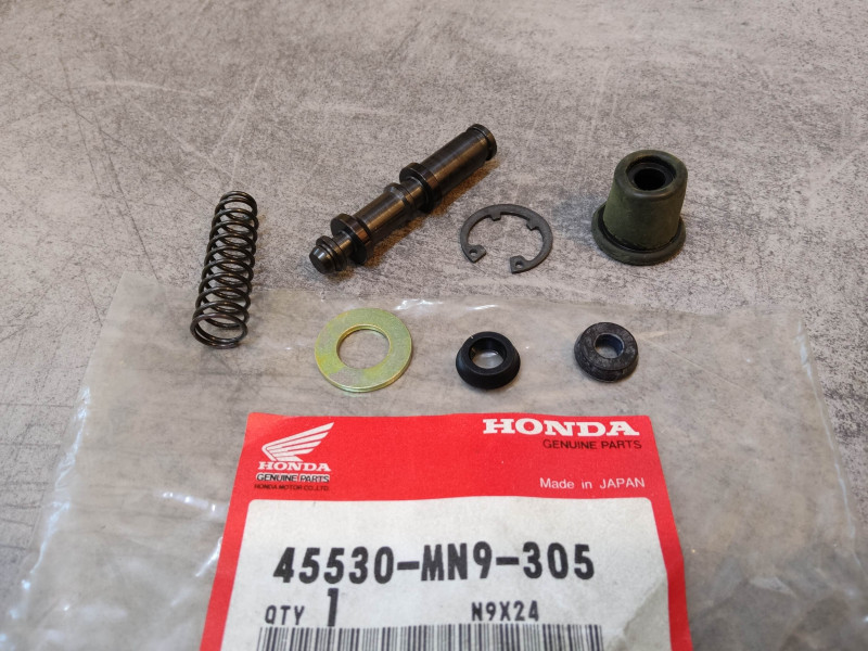 Kit réparation maitre cylindre de frein NX650 NTV650 CB500 HONDA 45530-MN9-305