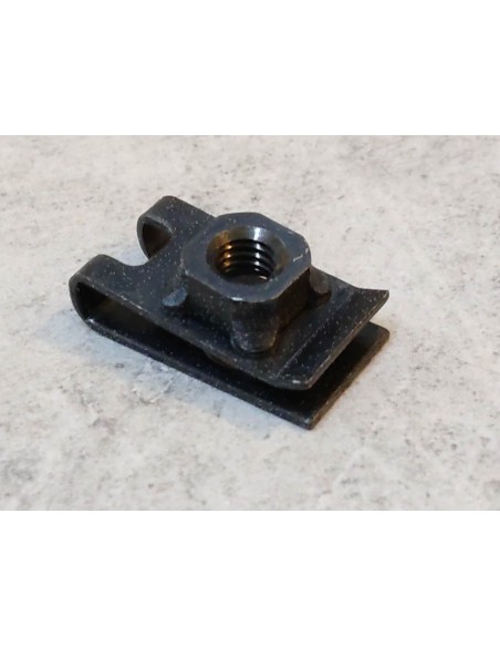 Ecrou/agraphe 6 mm CX650T CB500 98/02 CBR600 82/88 HONDA 64529-MC7-000