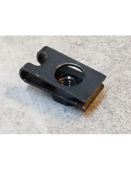 Ecrou/agraphe 6 mm CX650T CB500 98/02 CBR600 82/88 HONDA 64529-MC7-000